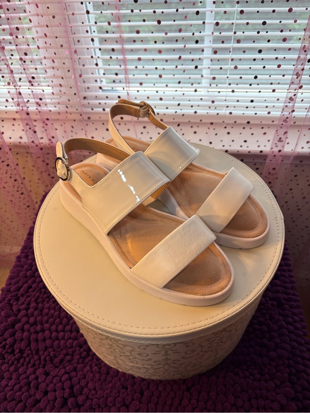 TARYN ROSE LAURA SANDLE ( NWOT ) - Picture 2 of 5